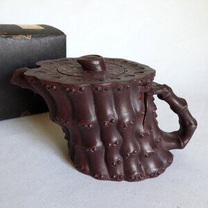 VINTAGE NEW TRADITIONAL CHINESE YIXING LIDDED BAMBOO HANDMADE PURPLE CLAY TEAPOT